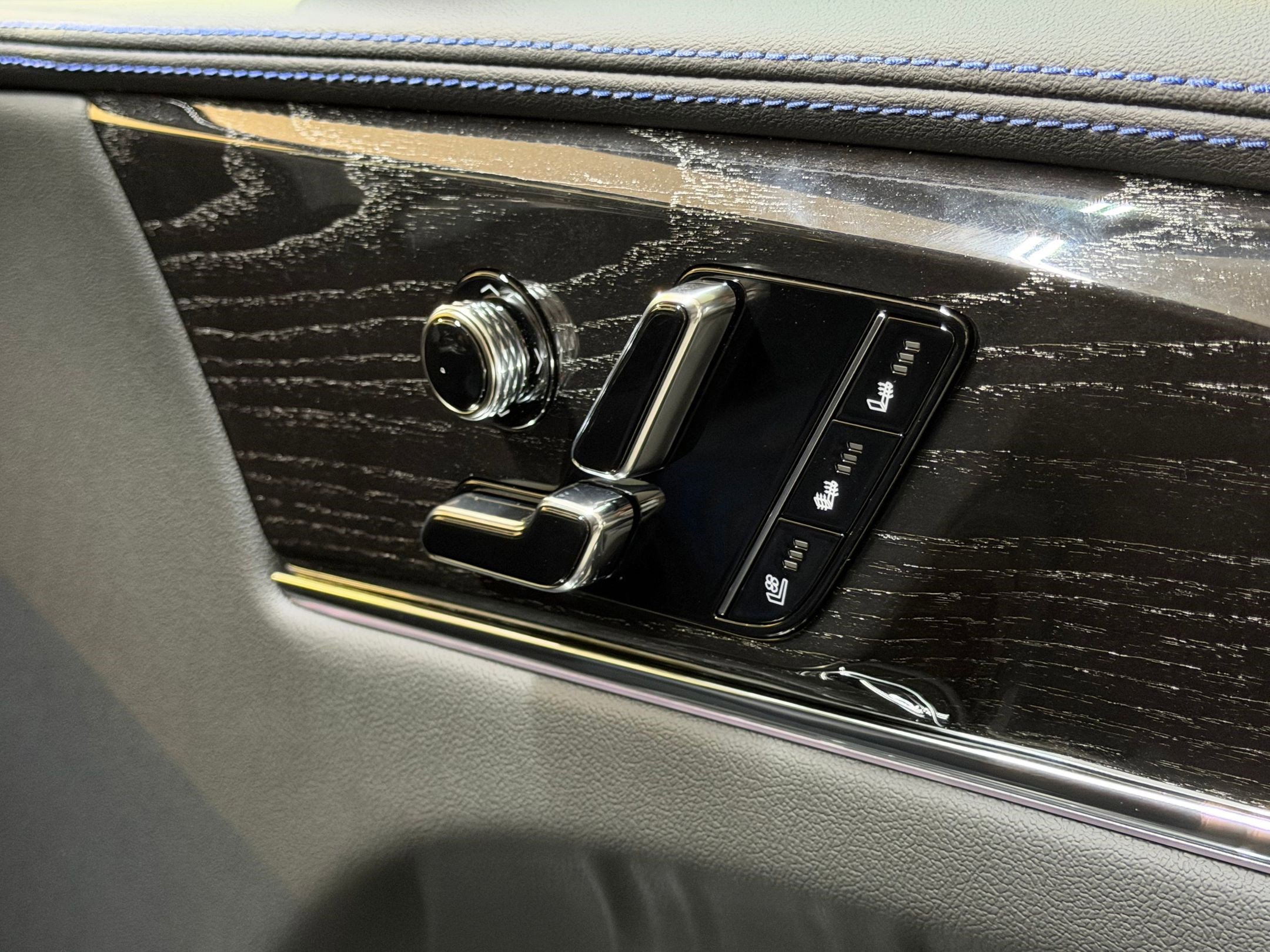 2026 Cadillac Escalade IQ Luxury - Photo 54