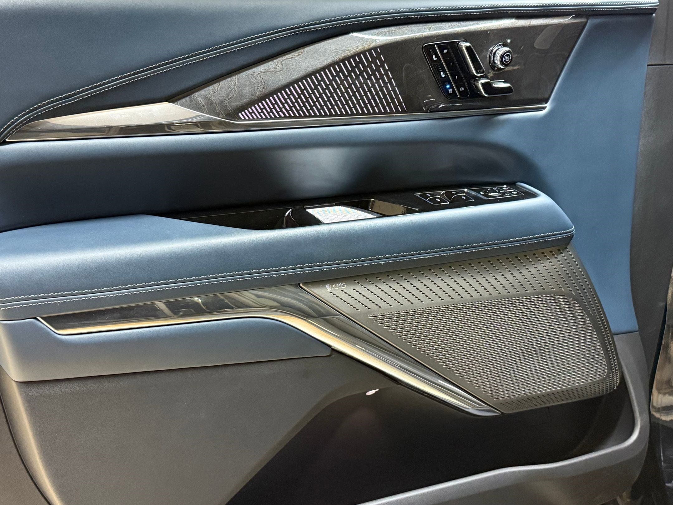 2025 Cadillac Escalade IQ Sport 2 - Photo 23