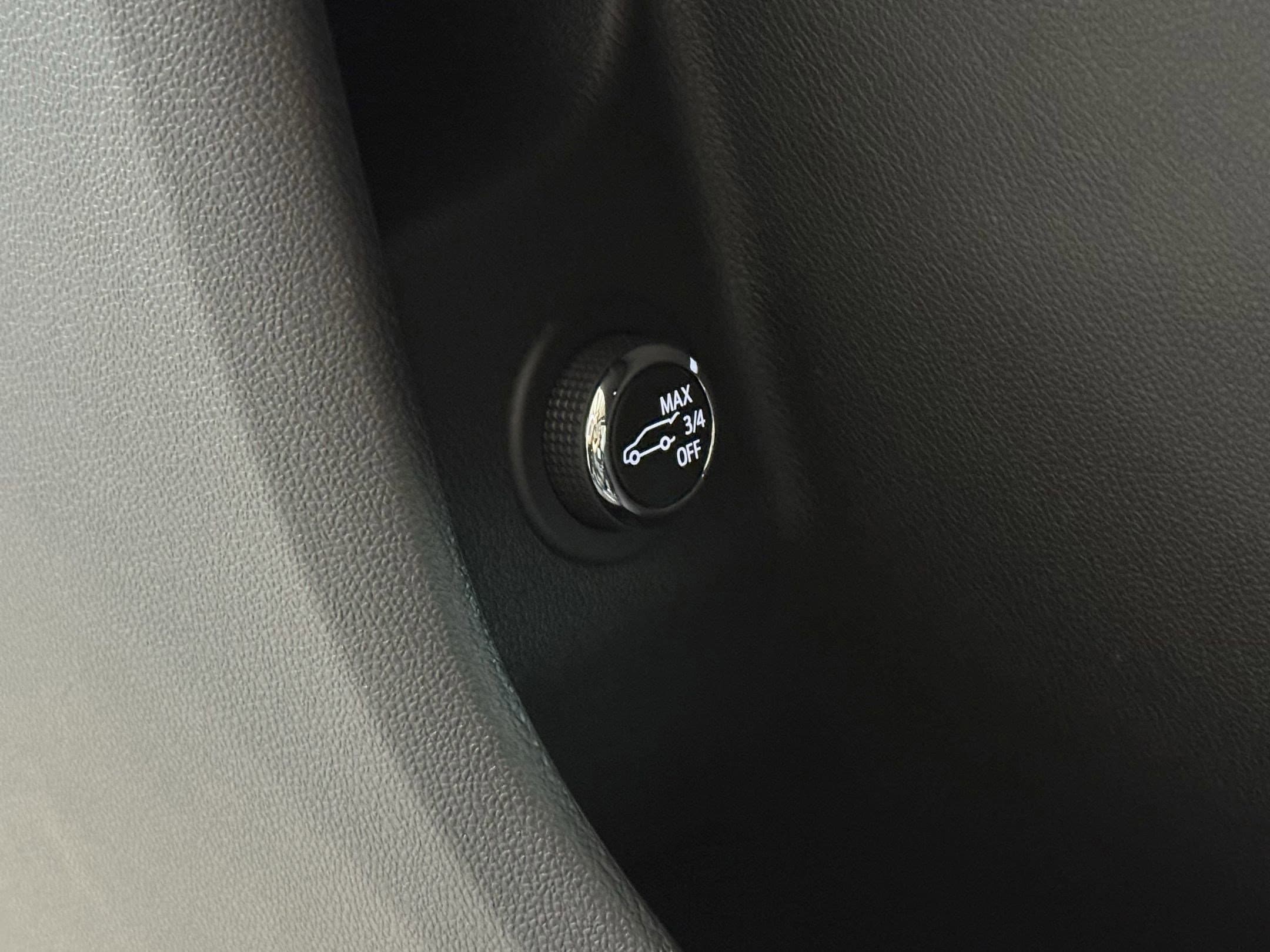 2025 Cadillac XT4 Premium Luxury - Photo 17