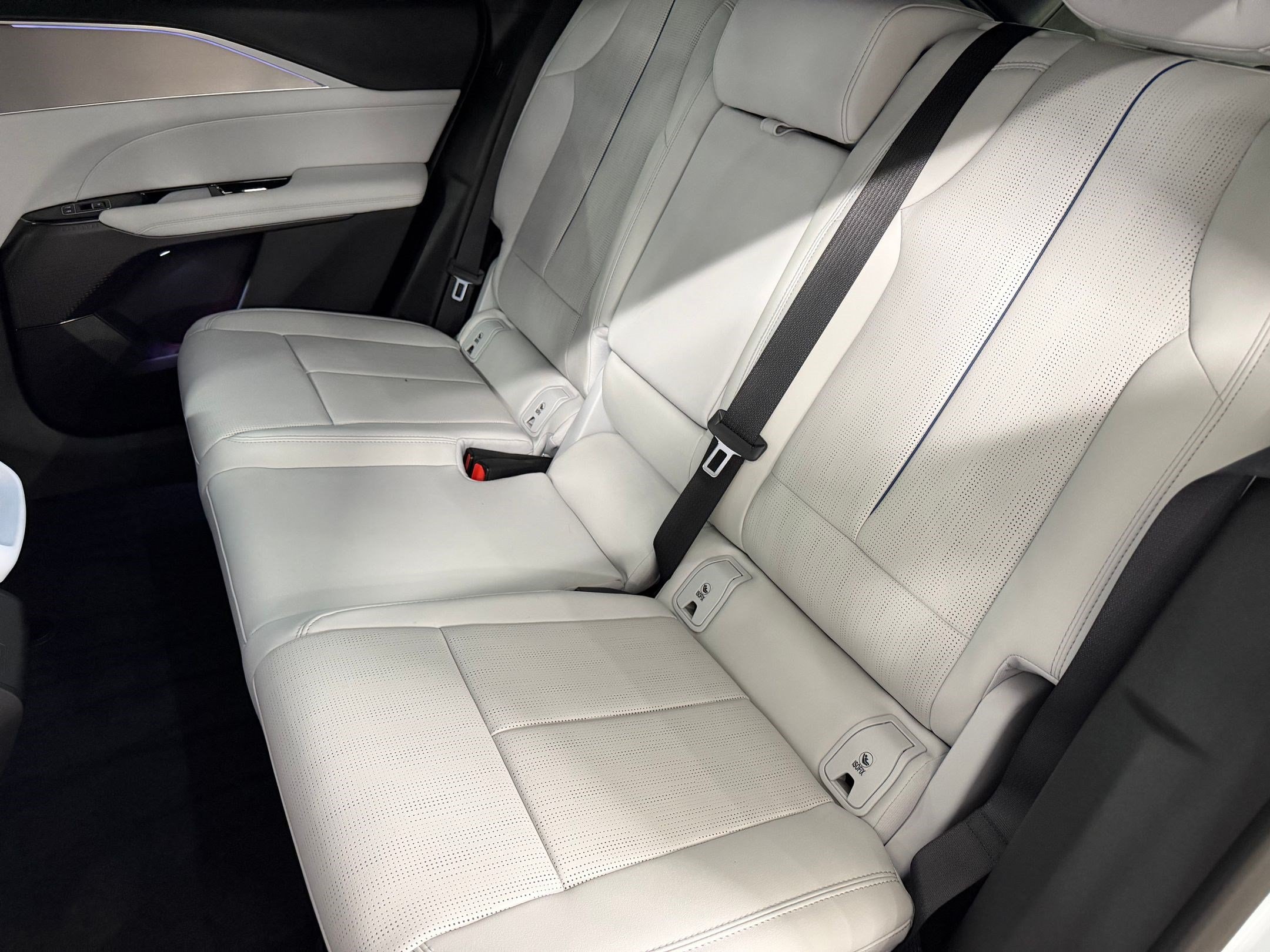2027 Cadillac LYRIQ Sport - Photo 33
