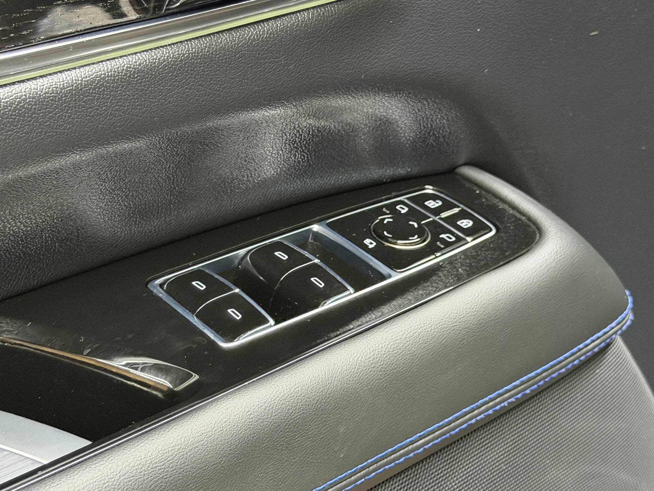 2025 Cadillac Escalade IQ Sport 1 - Photo 24