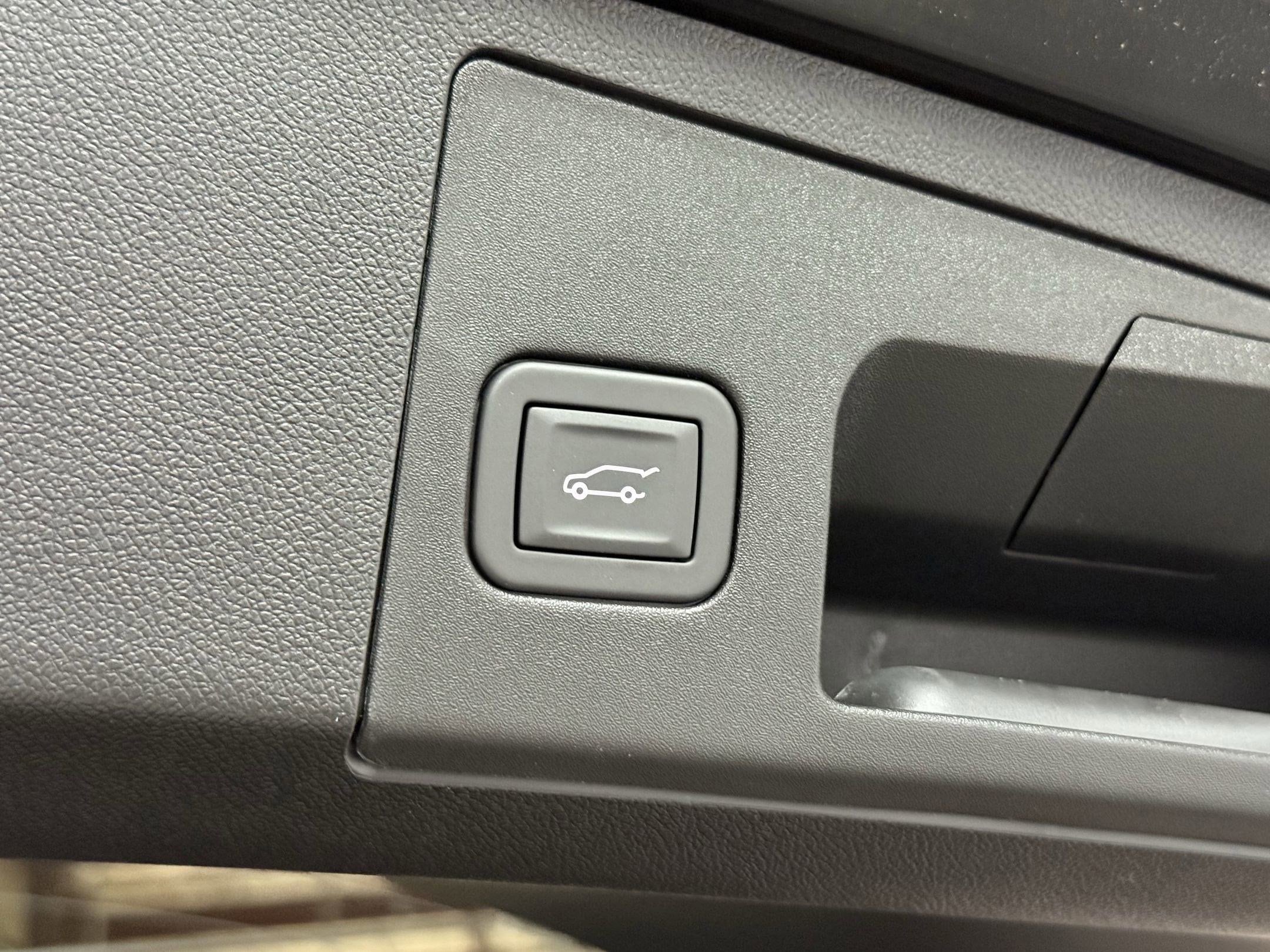 2025 Cadillac XT4 Premium Luxury - Photo 39