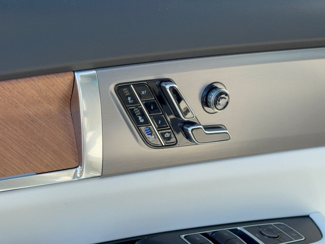 2027 Cadillac VISTIQ Sport - Photo 16