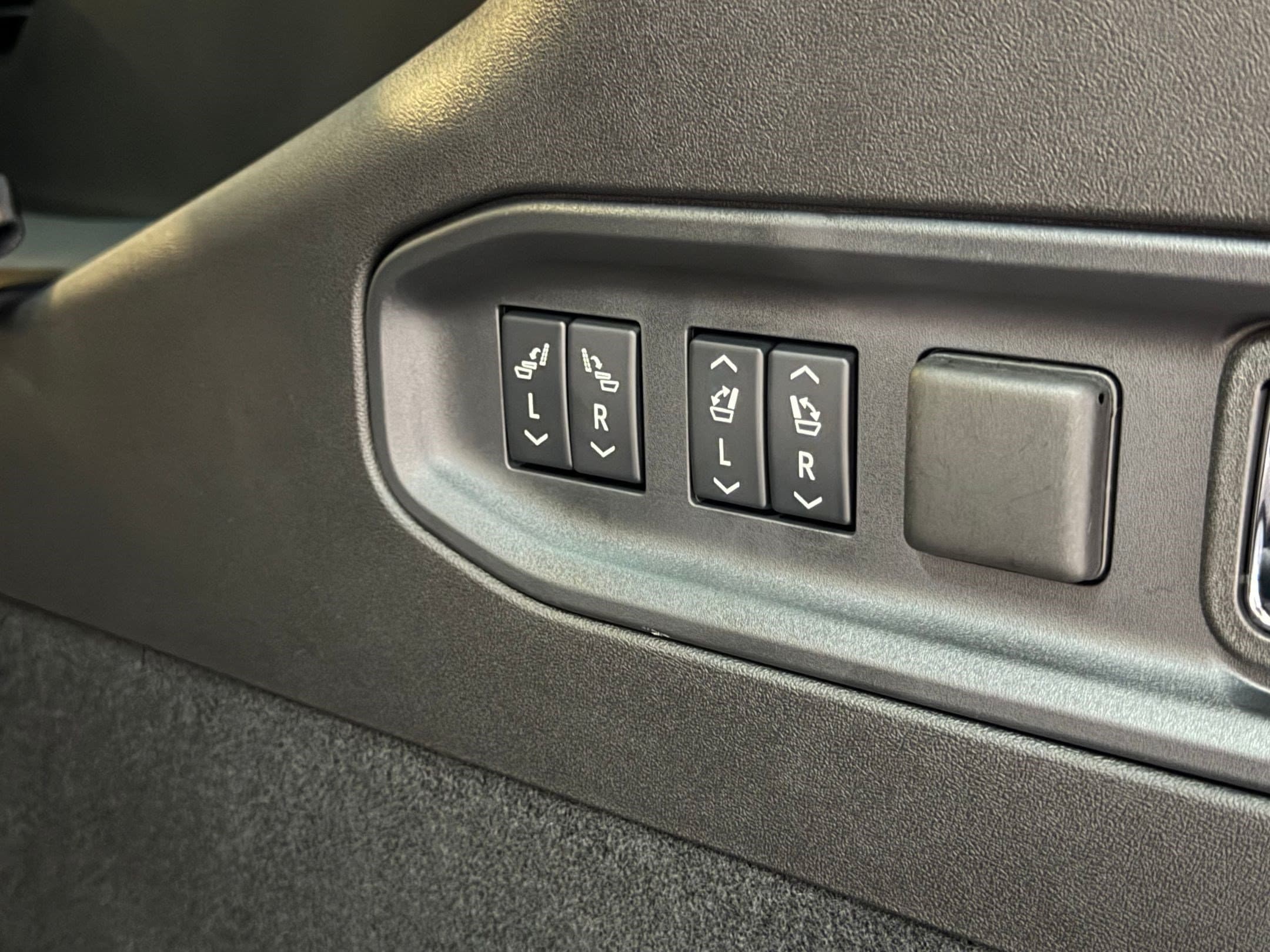 2026 Cadillac VISTIQ Luxury - Photo 45