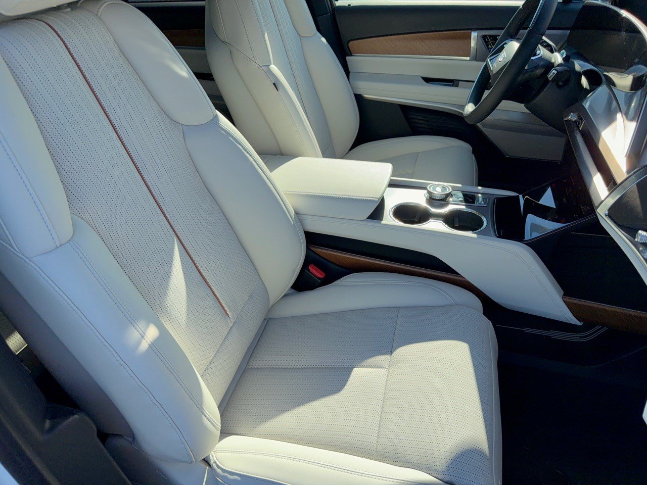 2027 Cadillac VISTIQ Sport - Photo 29