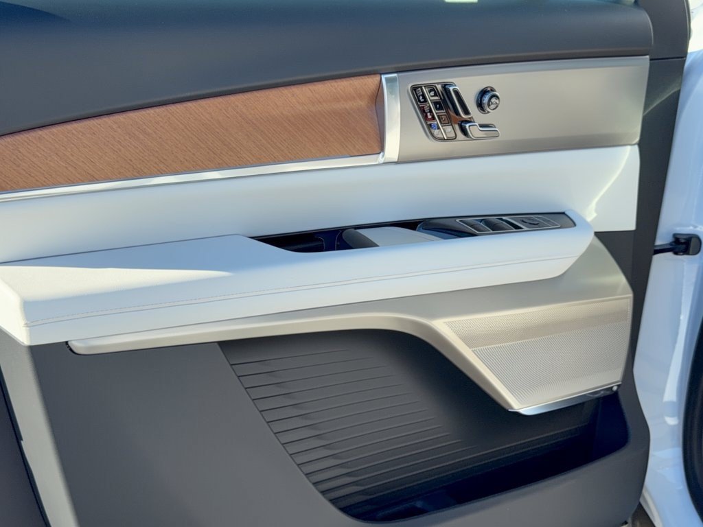 2027 Cadillac VISTIQ Sport - Photo 14