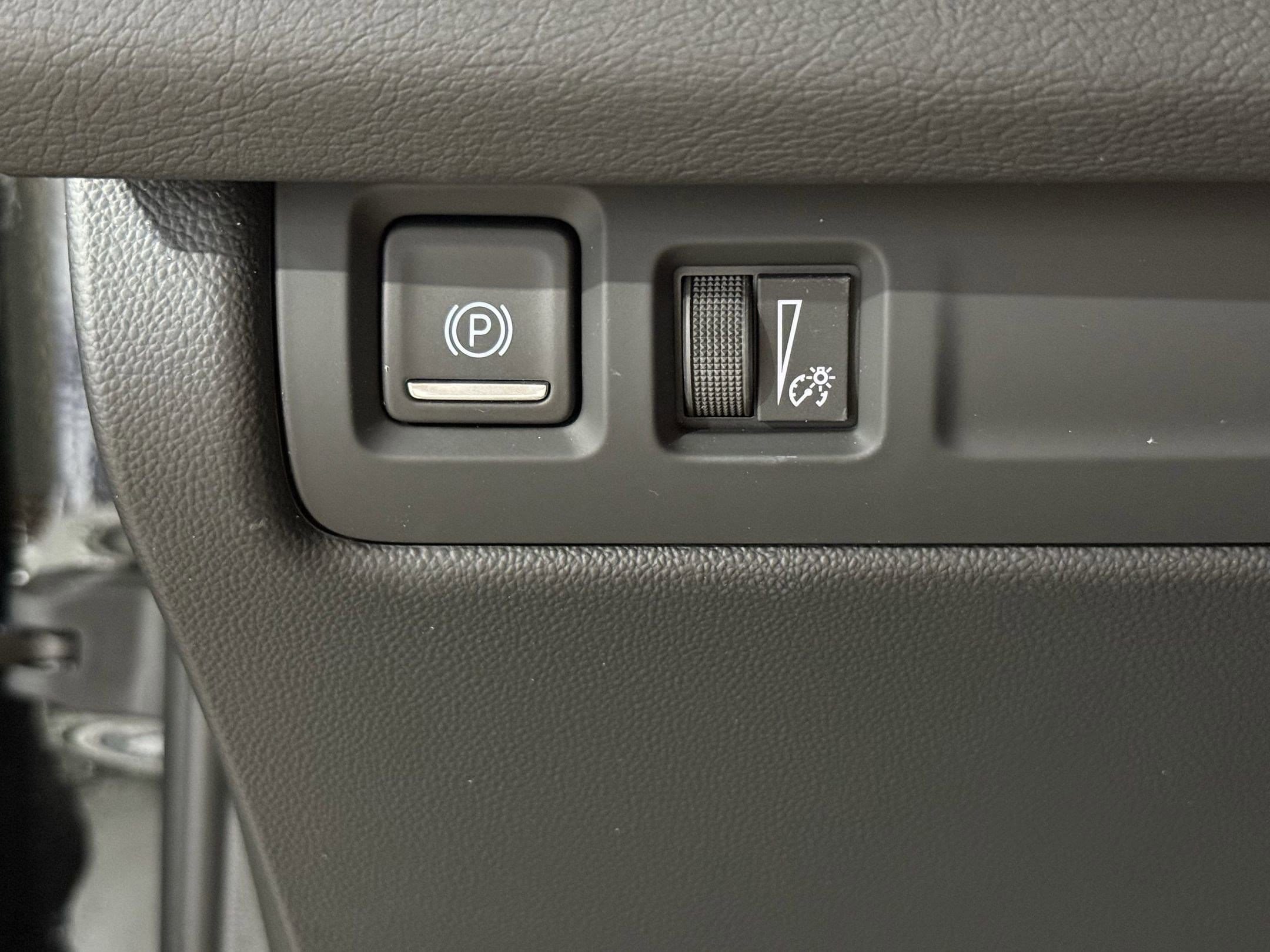 2025 Cadillac XT4 Premium Luxury - Photo 25