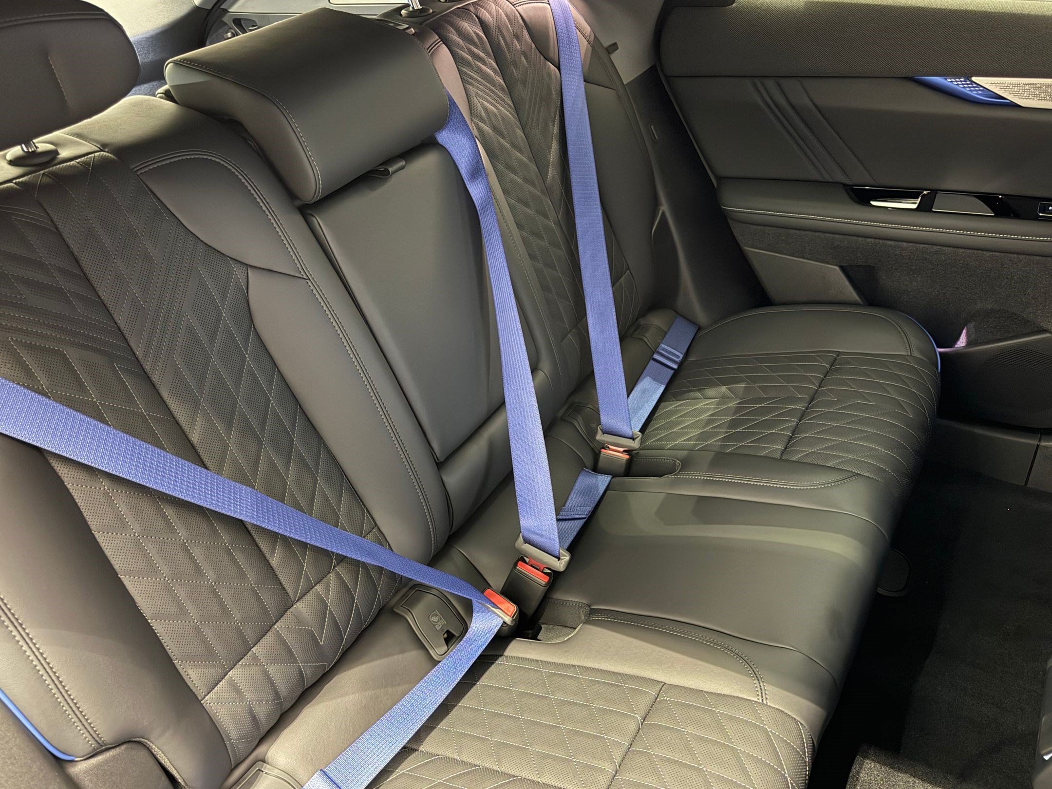 2027 Cadillac OPTIQ V-Series - Photo 57