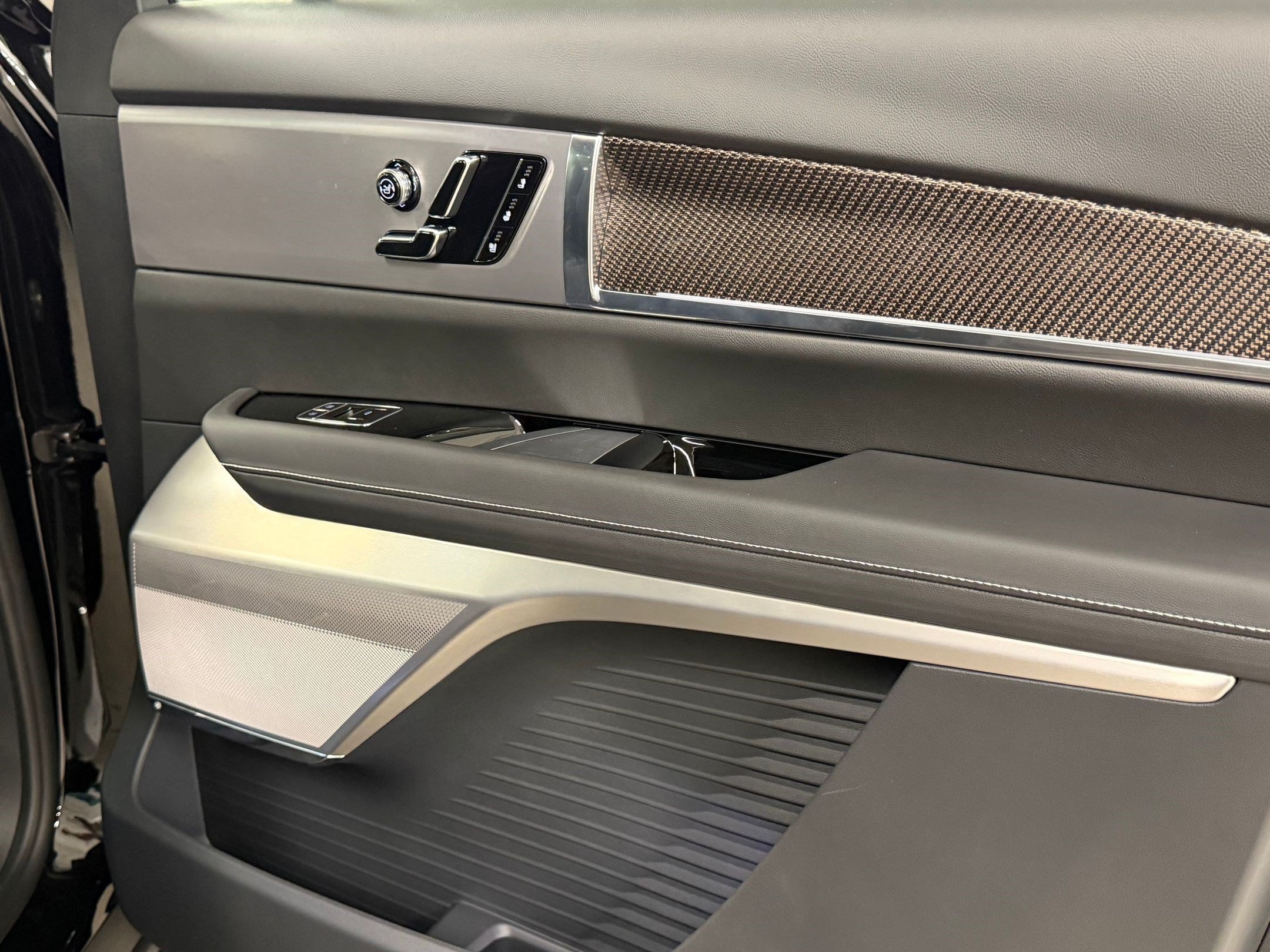 2027 Cadillac VISTIQ Sport - Photo 56