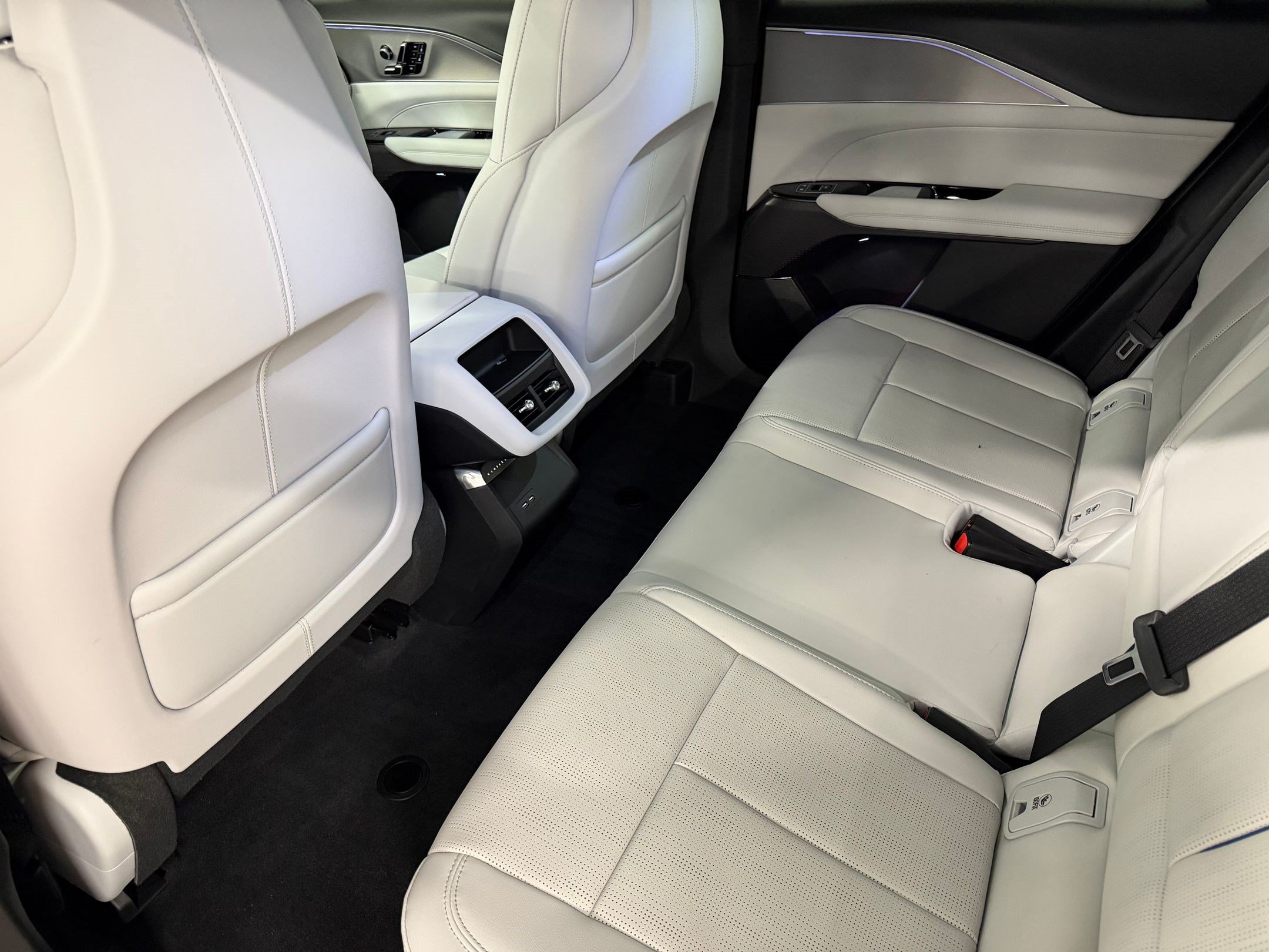 2027 Cadillac LYRIQ Sport - Photo 35