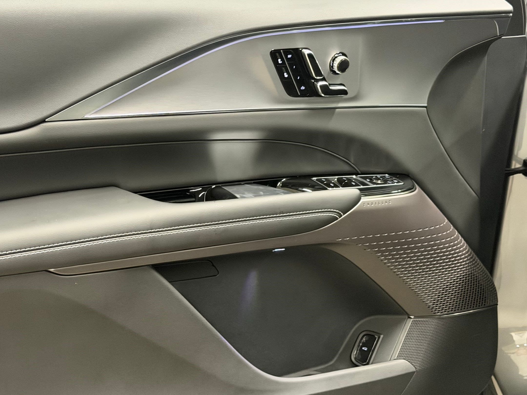 2027 Cadillac LYRIQ Sport - Photo 13