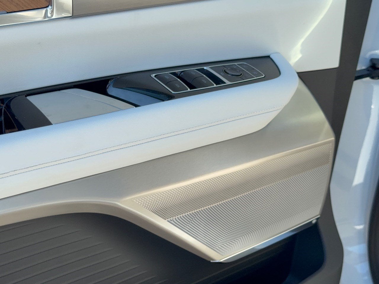 2027 Cadillac VISTIQ Sport - Photo 15