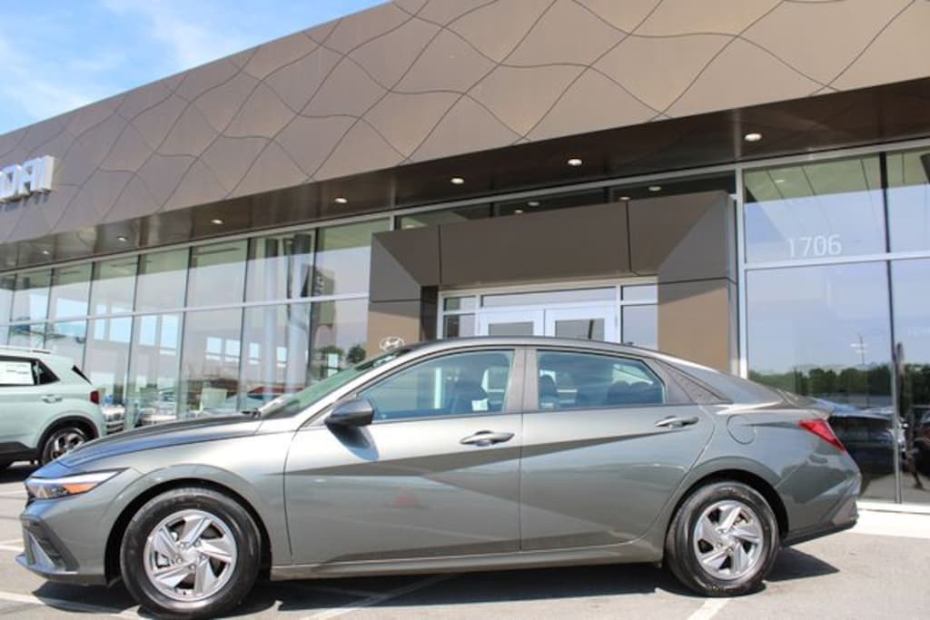 Certified 2025 Hyundai Elantra SE Sedan