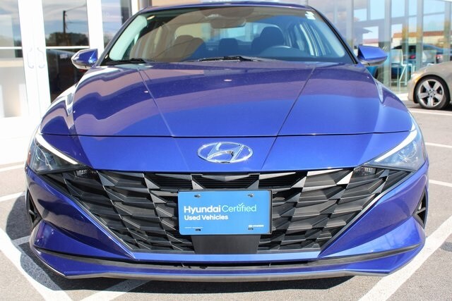2023 Hyundai Elantra SEL photo 2