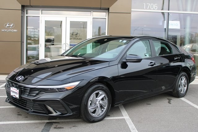 2025 Hyundai Elantra SE's photo