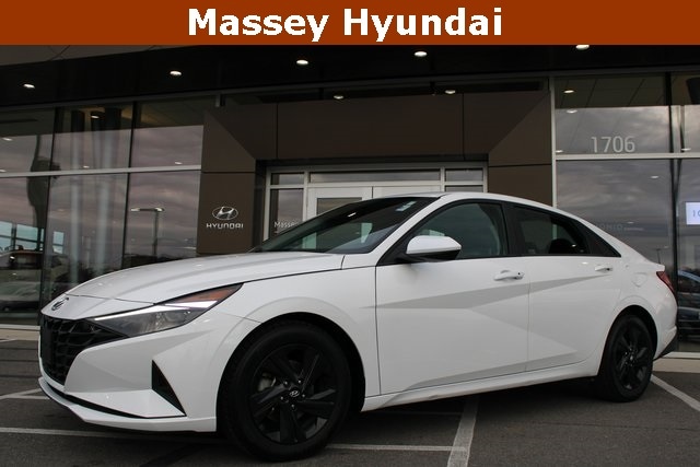 2022 Hyundai Elantra SEL's photo