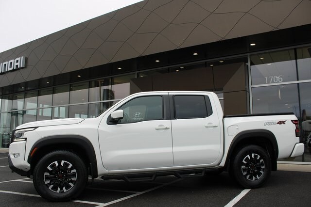 2022 Nissan Frontier PRO-4X photo 2