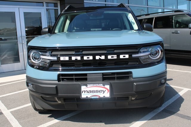 2023 Ford Bronco Sport Outer Banks photo 2
