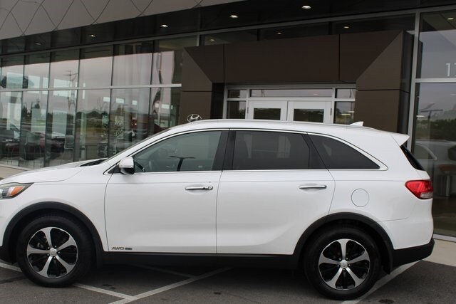 2017 Kia Sorento EX photo 2