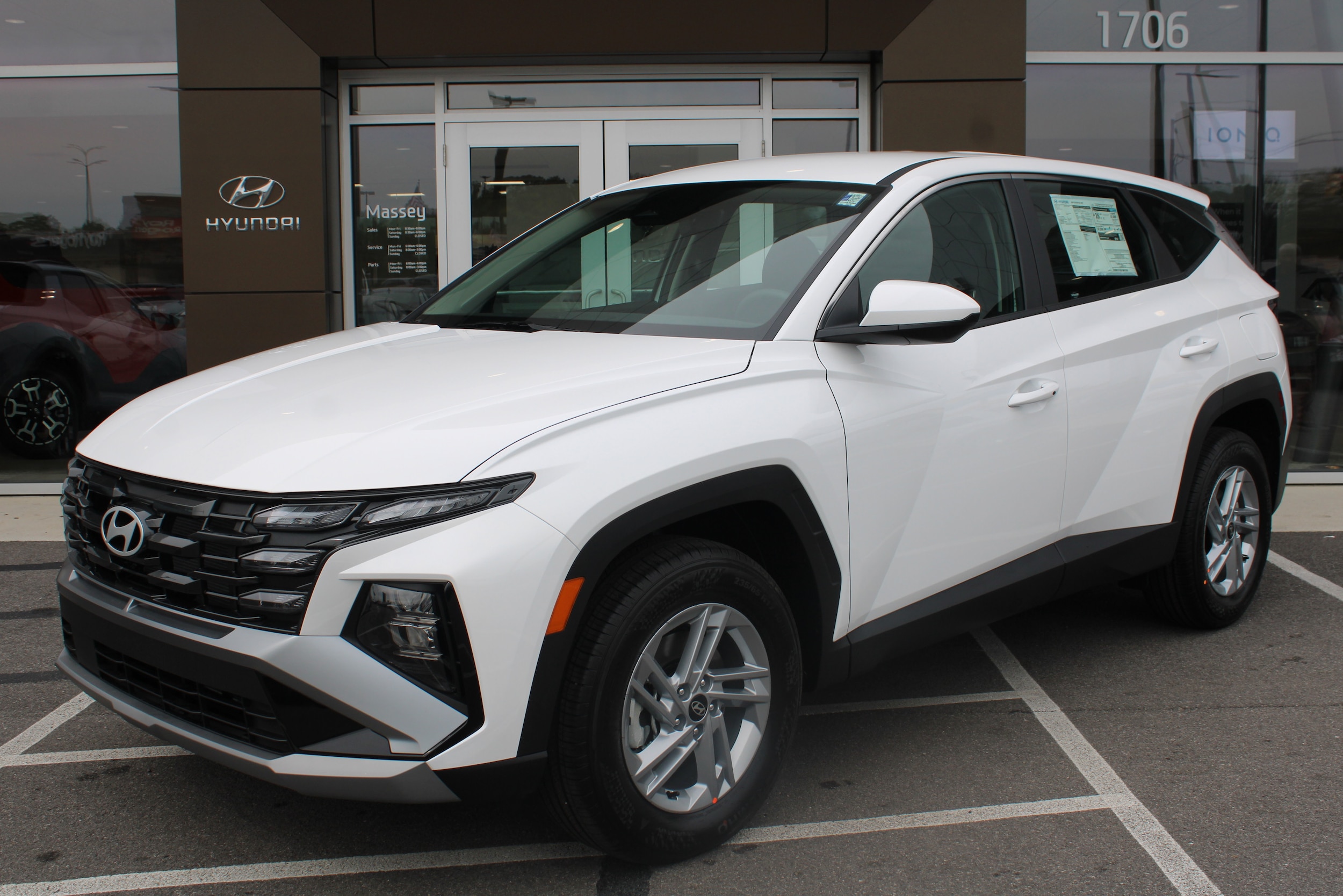 2026 Hyundai Tucson SE's photo