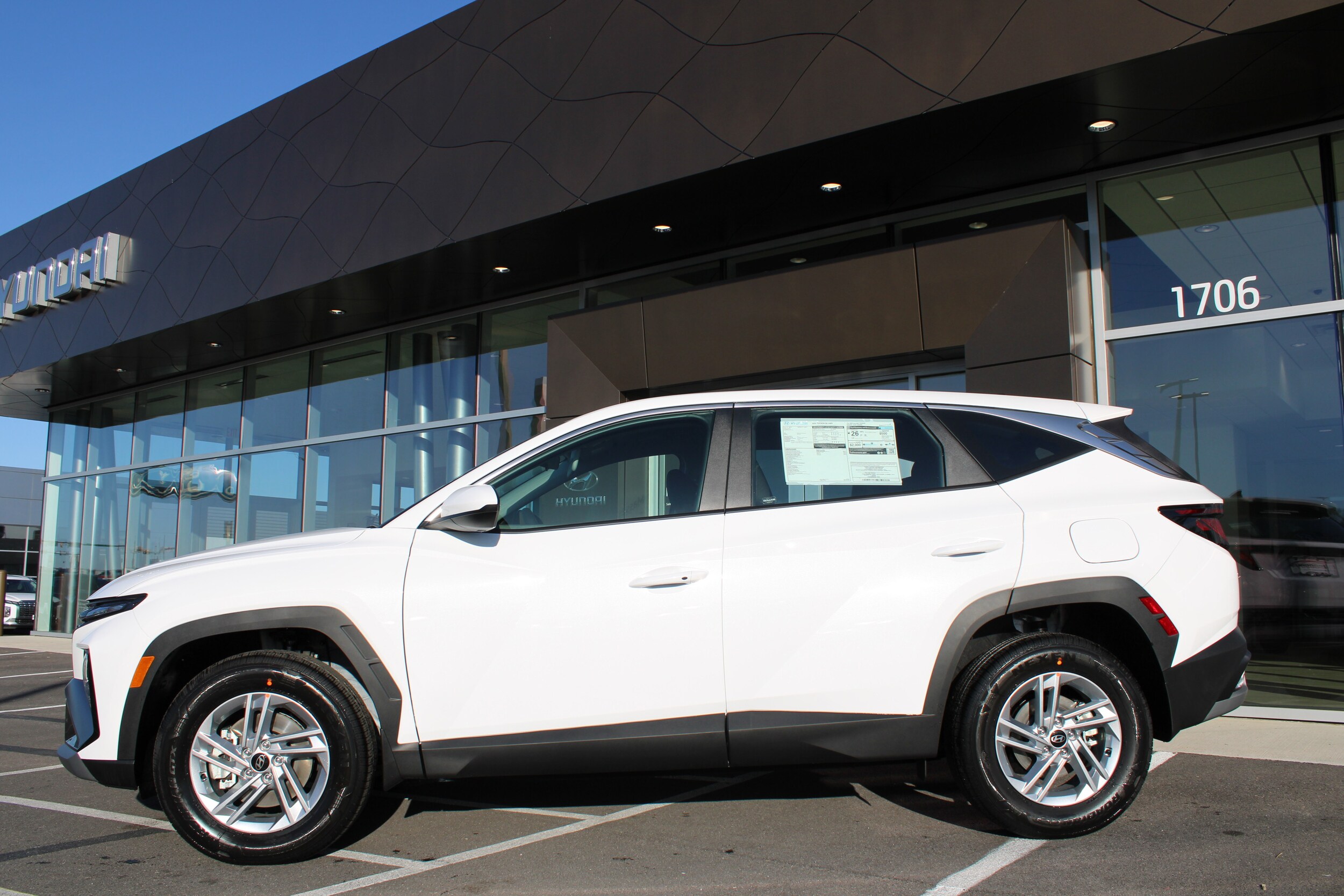 2025 Hyundai Tucson SE photo 2
