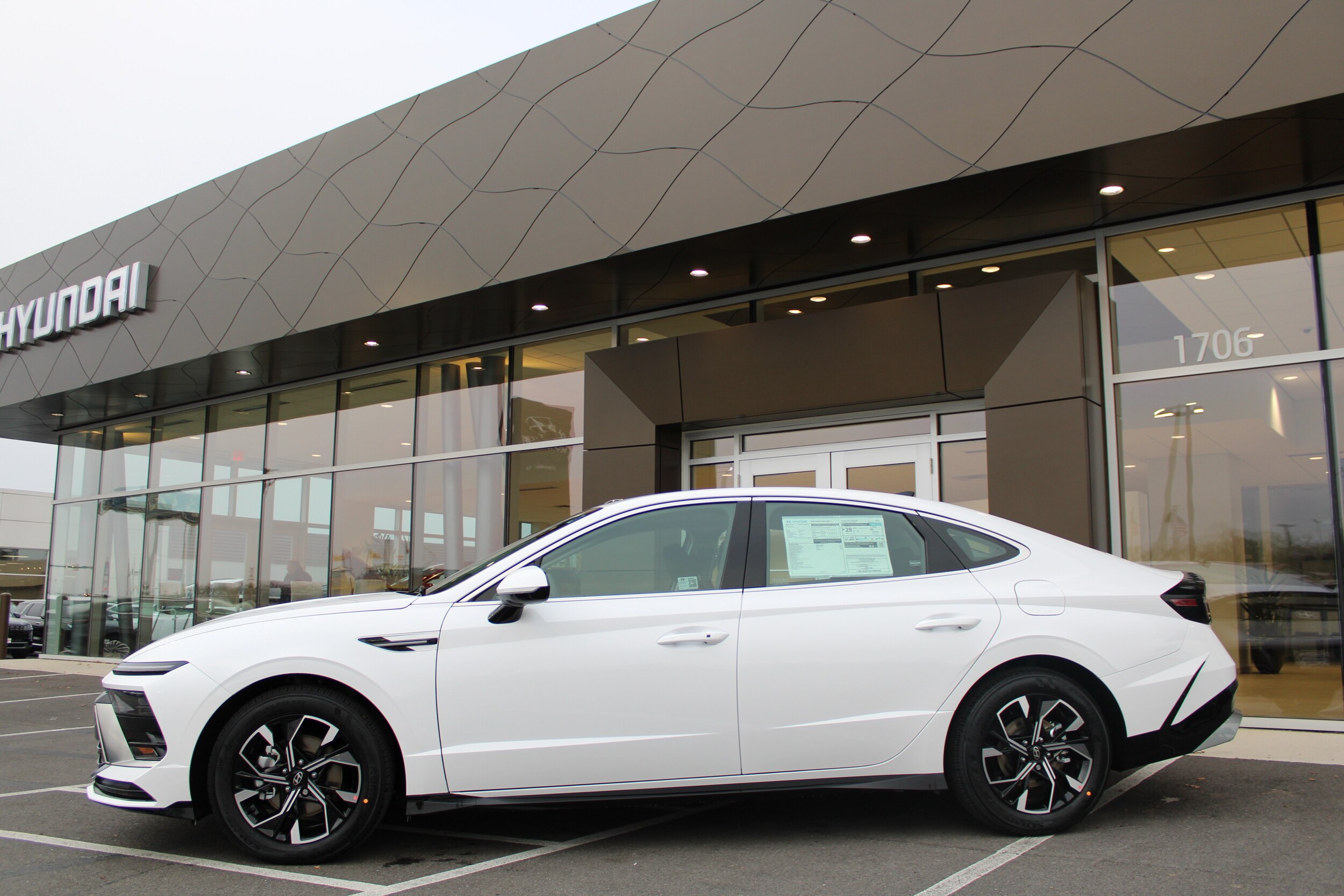 2026 Hyundai Sonata SEL Sport photo 2