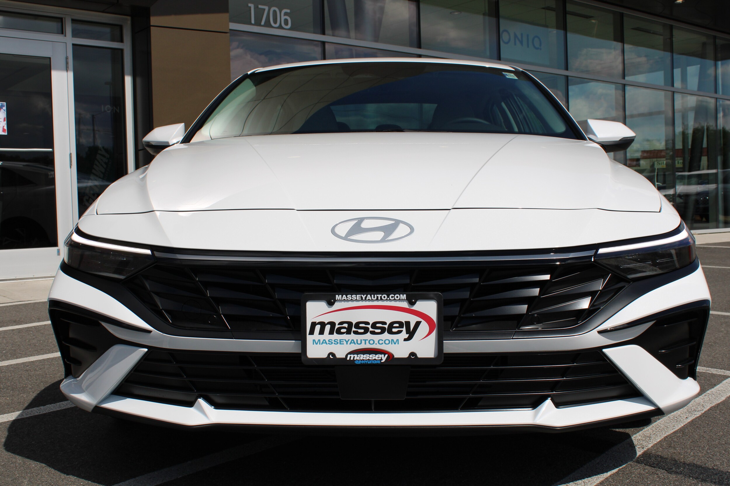 2025 Hyundai Elantra Limited photo 2
