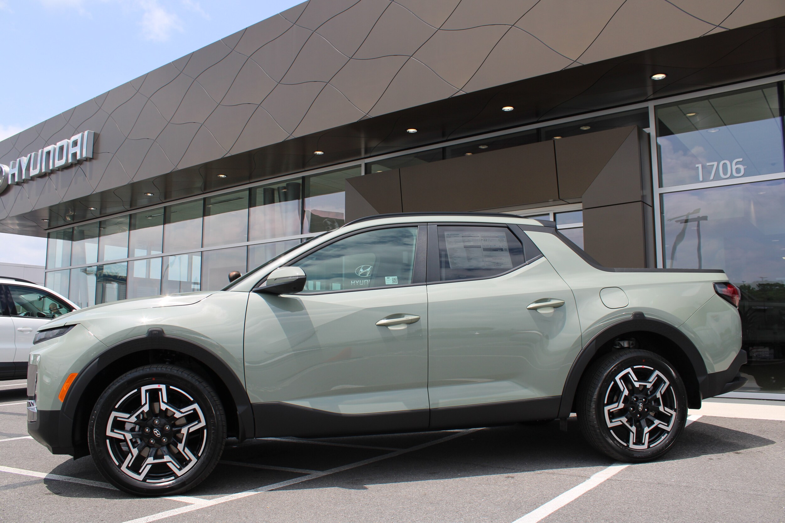 2025 Hyundai Santa Cruz Limited photo 2