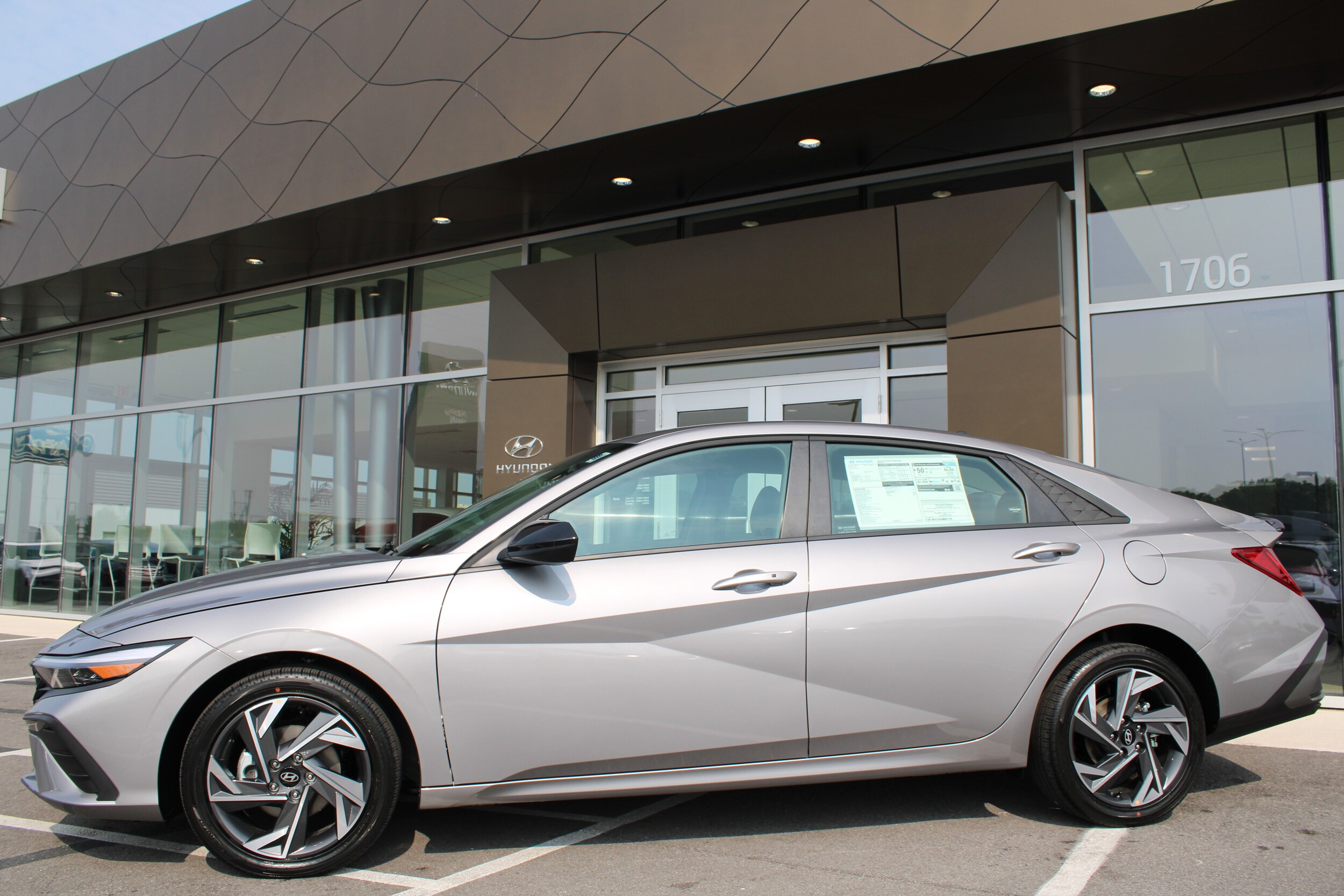 2025 Hyundai Elantra Hybrid SEL Sport photo 2