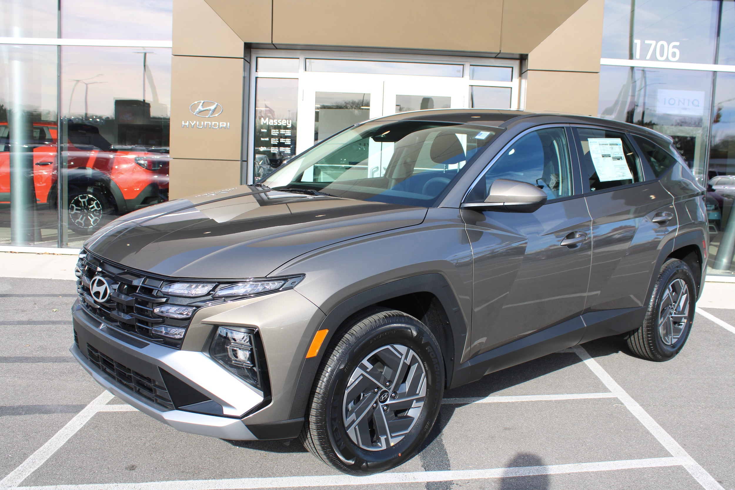 2026 Hyundai Tucson Blue SE's photo