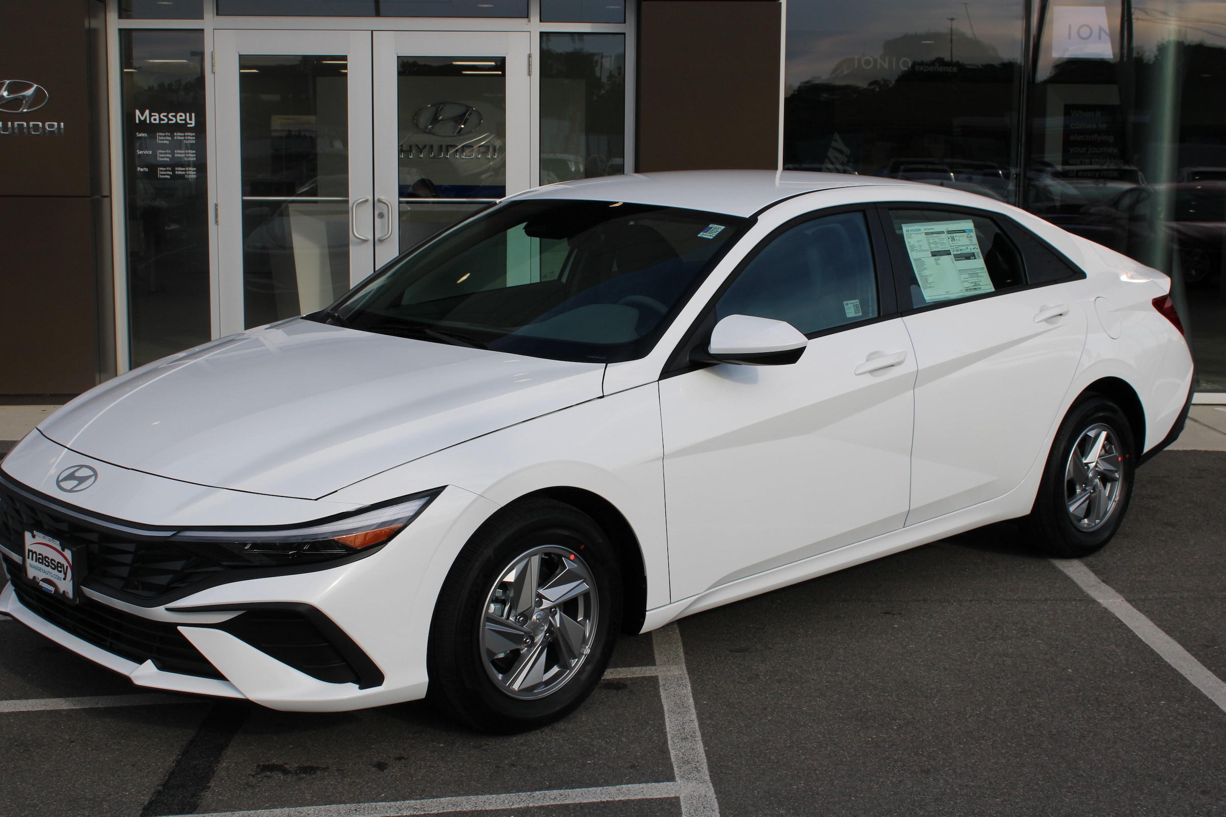 2025 Hyundai Elantra SE's photo