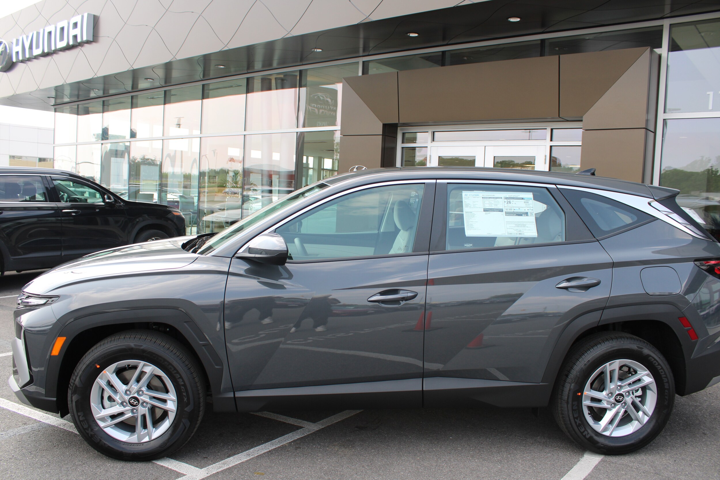 2025 Hyundai Tucson SE photo 2
