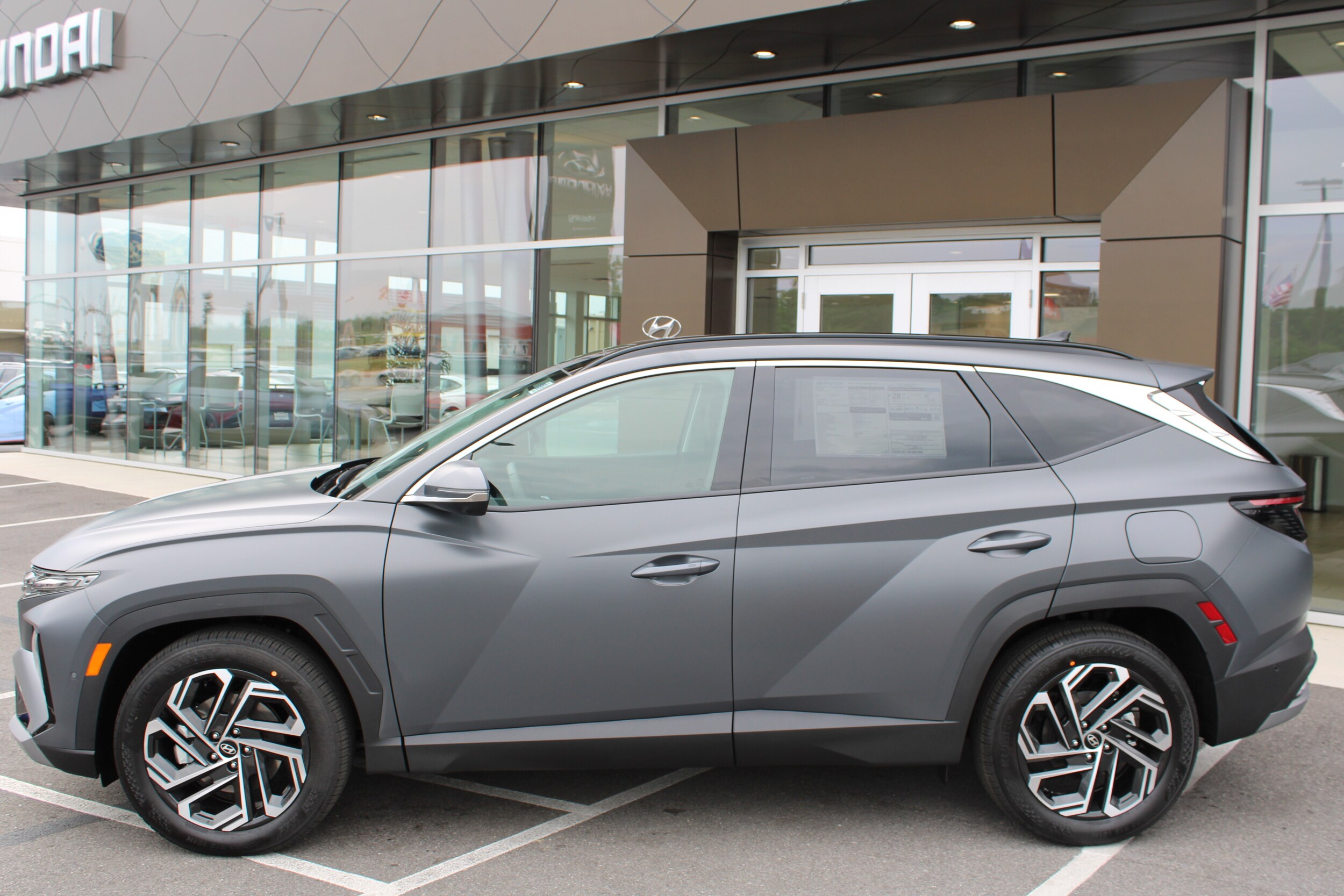 2025 Hyundai Tucson Limited photo 2