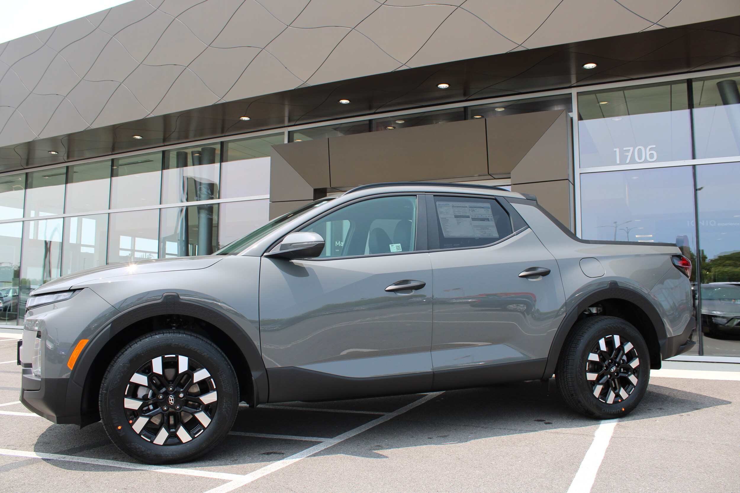 2025 Hyundai Santa Cruz SEL Activity photo 2