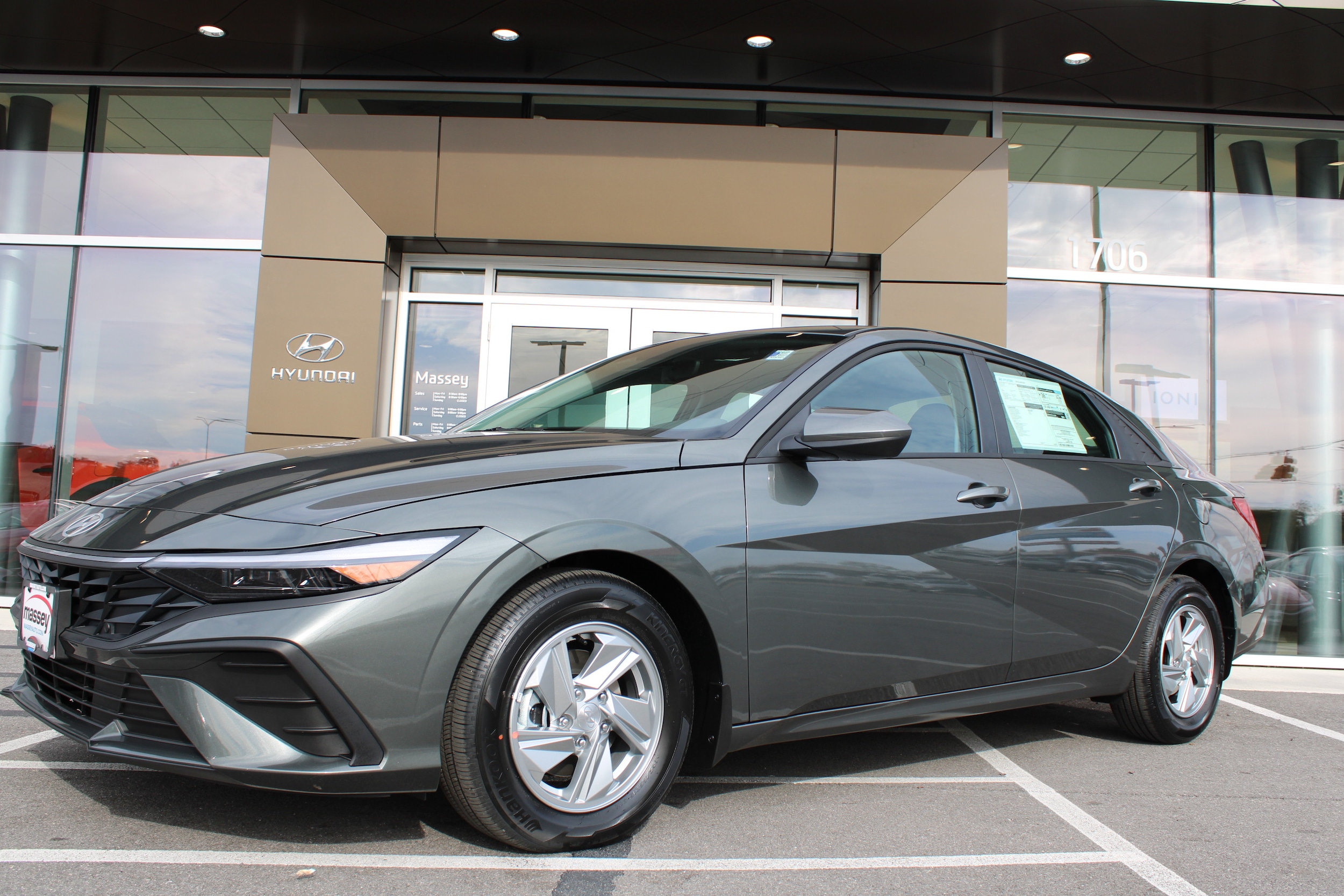 2025 Hyundai Elantra SE's photo