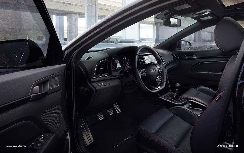 2017-Hyundai-Elantra-interior-sport-