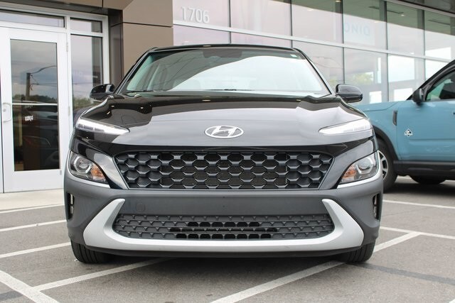 2022 Hyundai Kona SE photo 2