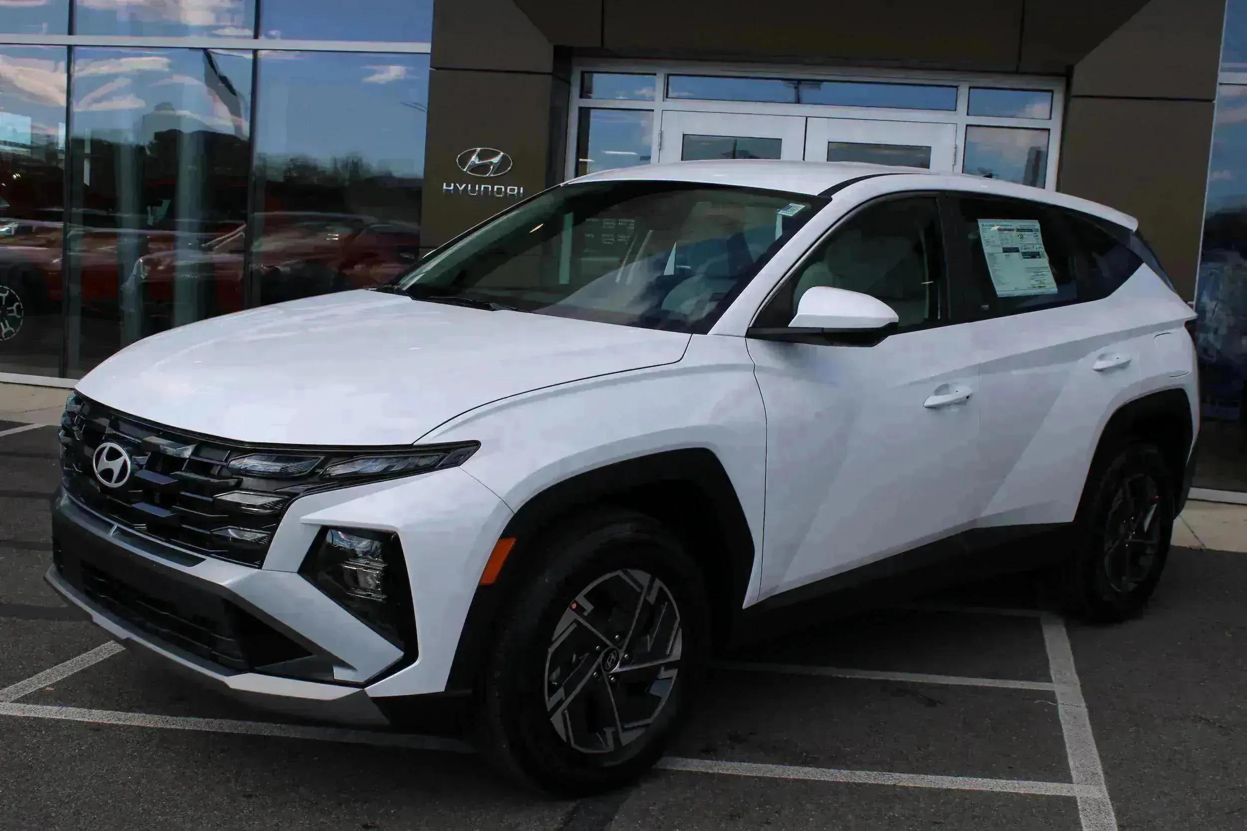 2026 Hyundai Tucson Blue SE's photo