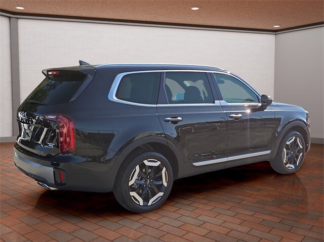 2025 Kia Telluride S photo 3