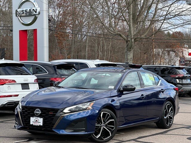 2023 Nissan Altima 2.5 SR photo 3