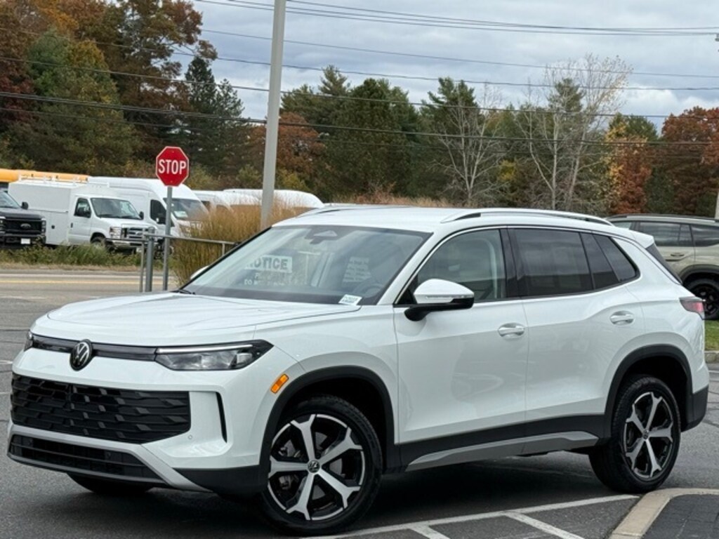 Certified 2025 Volkswagen Tiguan 2.0T SE SUV