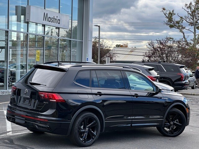 2024 Volkswagen Tiguan SE R-Line Black photo 2