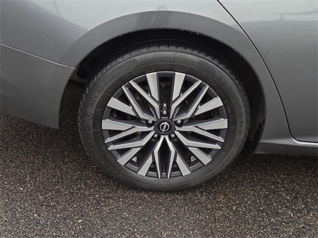 Used 2023 Nissan Altima 2.5 SV Sedan