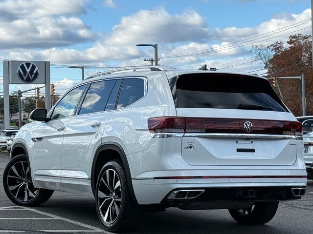 2024 Volkswagen Atlas SEL Premium R-Line photo 2