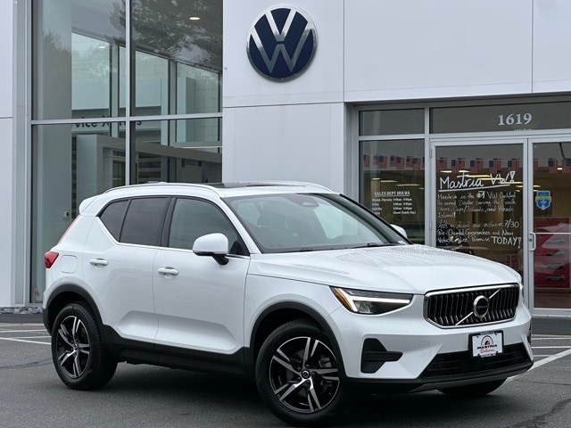 2025 Volvo XC40 B5 Core