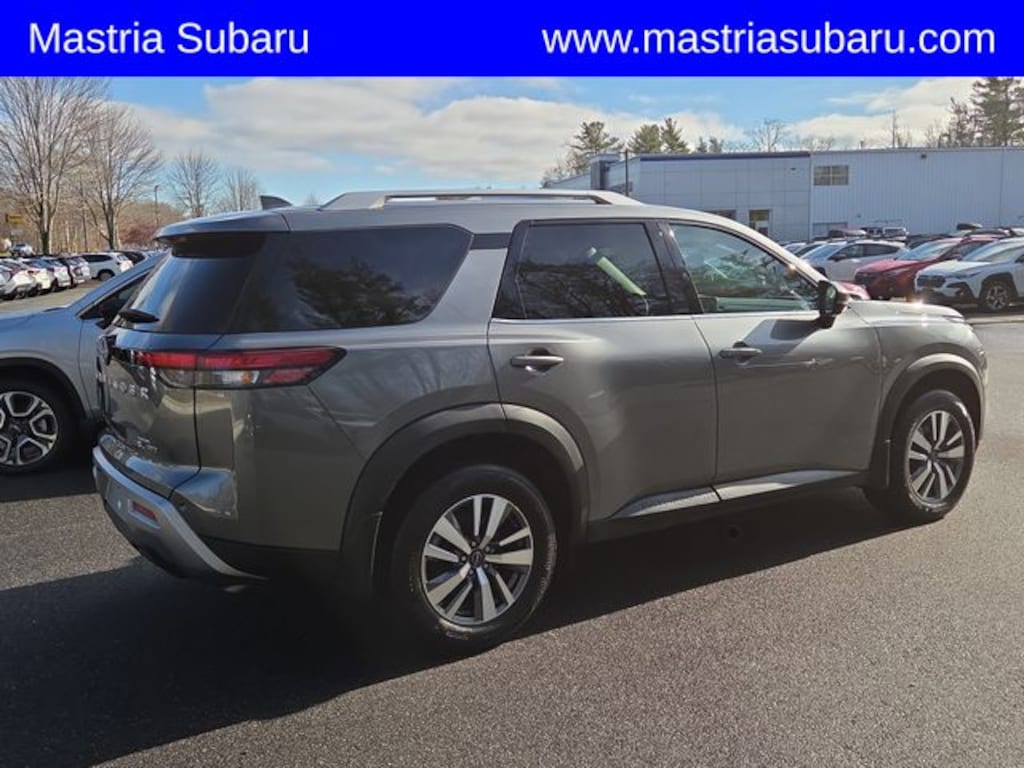 Used 2024 Nissan Pathfinder SL SUV