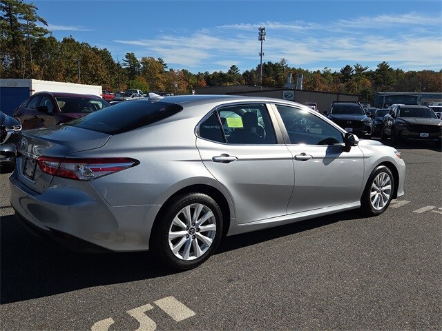 2019 Toyota Camry SE XLE photo 3