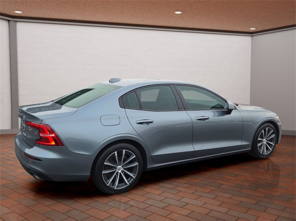 Used 2021 Volvo S60 T5 Momentum Sedan