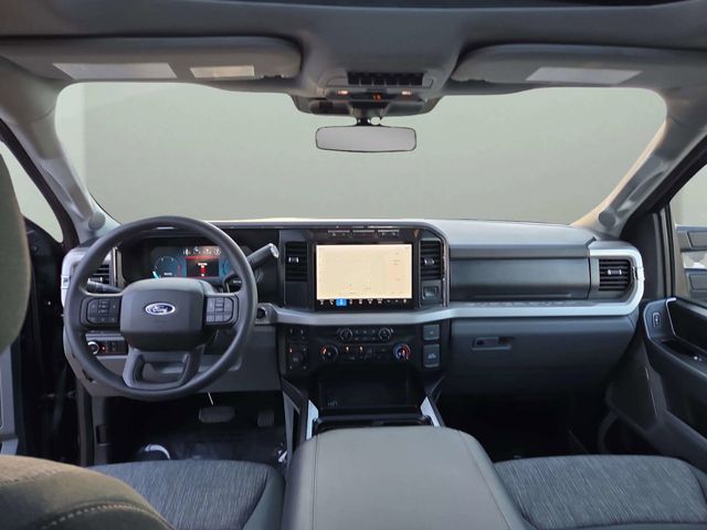 2023 Ford F-250 XLT photo 2