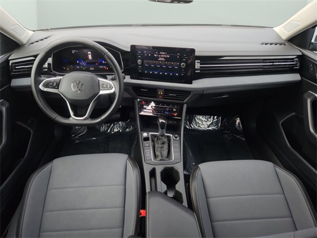 Certified 2025 Volkswagen Jetta 1.5T SE Sedan